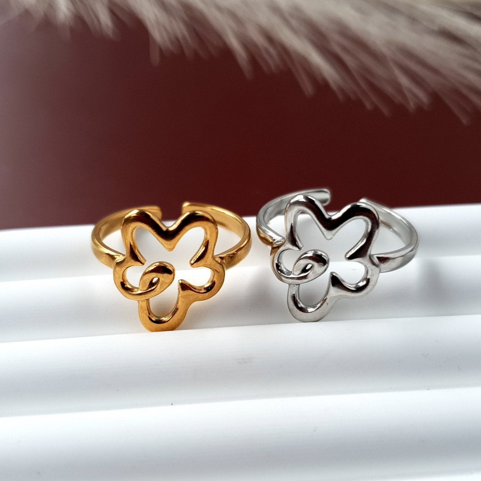 Flower power cute adjustable ring in both 18k gold plated and silver on a stainless steel base. Great for kids, teens or adults.